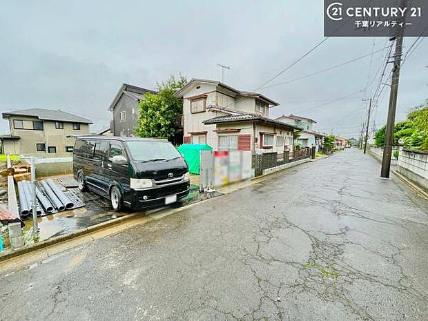 落ち着いた街並みが広がる閑静な住宅街に位置し、穏やかで心安らぐ暮らしを叶える住環境です。
