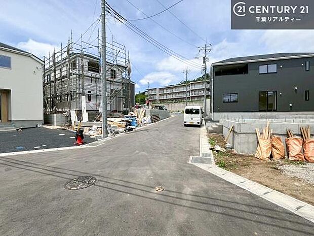 周辺環境や、お客様のご希望に合った物件も一緒にご案内を致します。住宅ローンアドバイザーによるご相談も承ります。当社はお問い合わせに即対応します!お待たせしません!