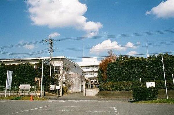 袖ケ浦市立平岡小学校まで1949m