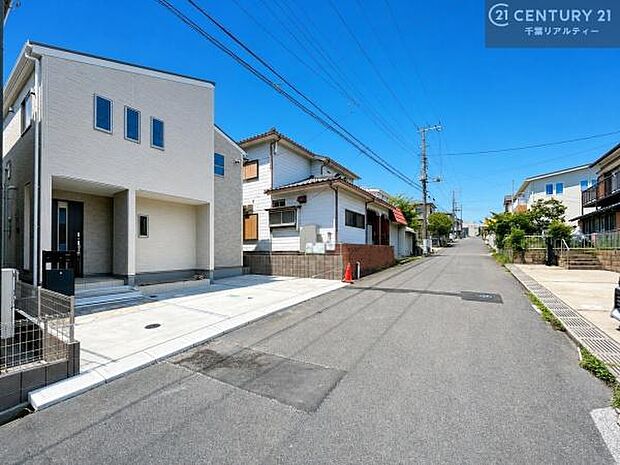 周辺環境や、お客様のご希望に合った物件も一緒にご案内を致します。住宅ローンアドバイザーによるご相談も承ります。当社はお問い合わせに即対応します!お待たせしません!