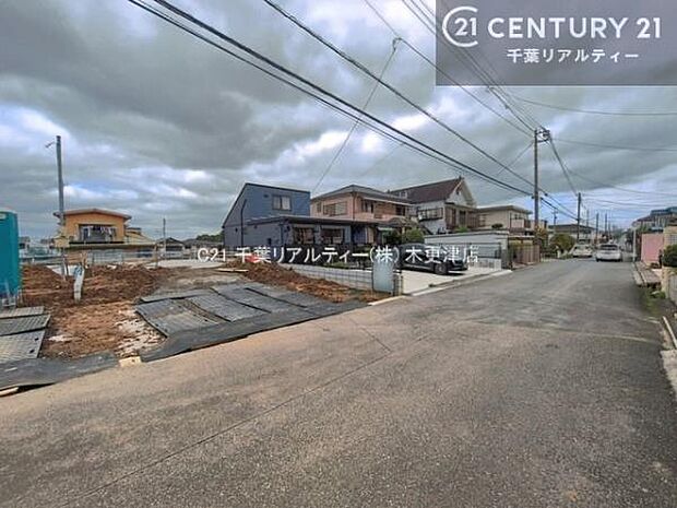 落ち着いた街並みが広がる閑静な住宅街に位置し、穏やかで心安らぐ暮らしを叶える住環境です。