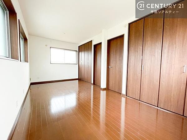 間仕切り対応可能なお部屋です。ゆとりのある広さで、プライベートルームや子供部屋、多目的に使いやすいお部屋です。