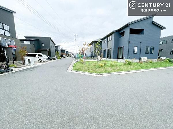 周辺環境や、お客様のご希望に合った物件も一緒にご案内を致します。住宅ローンアドバイザーによるご相談も承ります。当社はお問い合わせに即対応します！お待たせしません！【他号棟写真】
