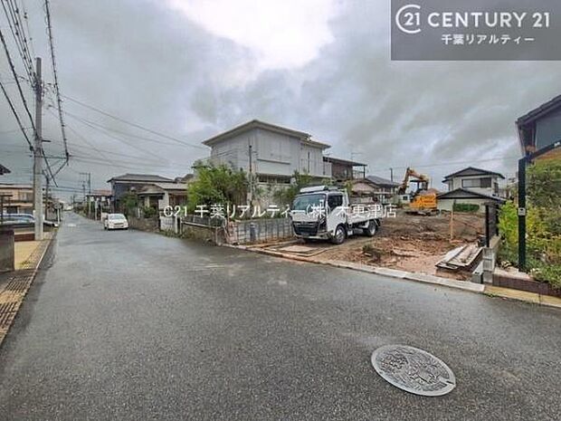 落ち着いた街並みが広がる閑静な住宅街に位置し、穏やかで心安らぐ暮らしを叶える住環境です。