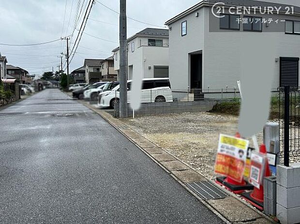 落ち着いた街並みが広がる閑静な住宅街に位置し、穏やかで心安らぐ暮らしを叶える住環境です。