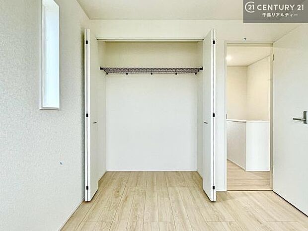 収納が充実しているからこそ、お部屋はいつも広々。掃除や片付けもラクになり、居心地の良い暮らしが続きます。