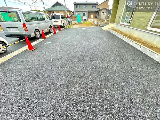 カースペース付きなのでマイカーをお持ちの方も安心ですね！ぜひ現地にてお確かめくださいませ！