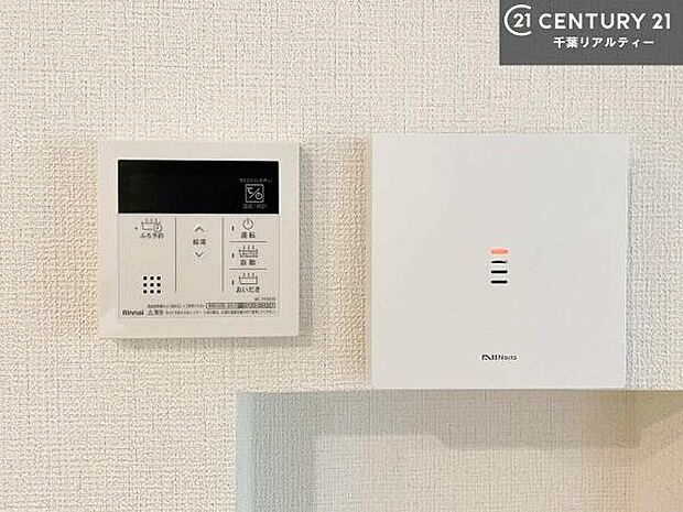 ボタンのスイッチや自動でお風呂の準備が整うため、わざわざ浴室に行ってお湯を入れたり継ぎ足したりする必要がなく便利ですね!
