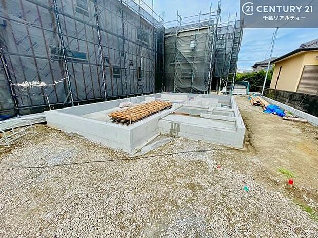 建築途中だからこそ分かる構造のしっかりさ。完成後は理想の住まいとしてお迎えします。これから仕上がる内装にも注目!新生活が楽しみになる住まいです。