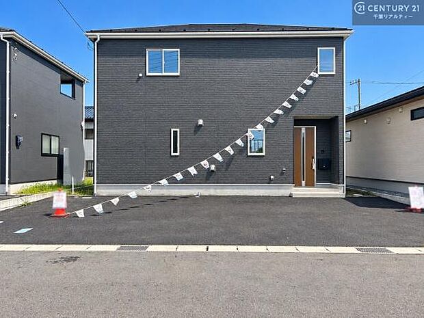 カースペース付きなのでマイカーをお持ちの方も安心ですね!ぜひ現地にてお確かめくださいませ!