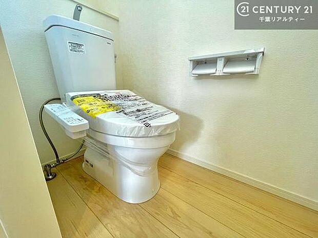 清潔感のある色味のお手洗いです!さわやかでスッキリする空間です!白を基調としているので、お手入れがしやすいトイレです!(施工例)
