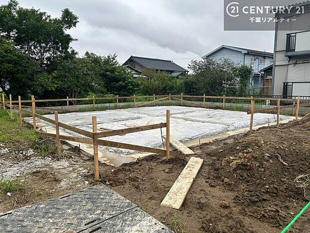 建築途中だからこそ分かる構造のしっかりさ。完成後は理想の住まいとしてお迎えします。これから仕上がる内装にも注目!新生活が楽しみになる住まいです。