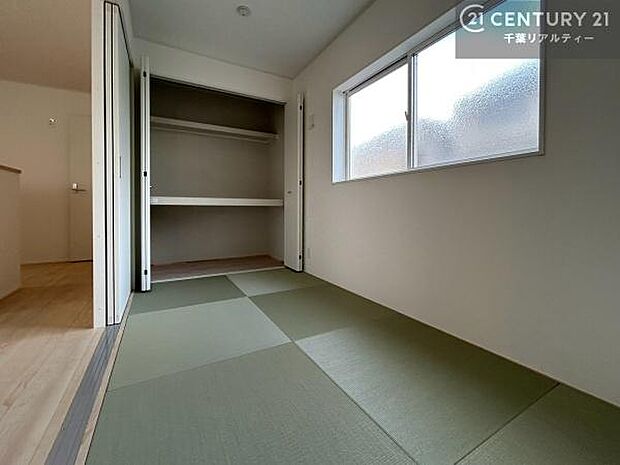 リビングと隣接している和室です!客間としてはもちろん、家事の休憩スペースとして使用するのもいいですね!