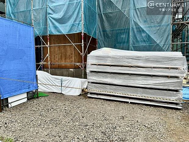 カースペース付きなのでマイカーをお持ちの方も安心ですね!ぜひ現地にてお確かめくださいませ!