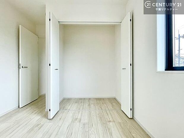 収納が充実しているからこそ、お部屋はいつも広々。掃除や片付けもラクになり、居心地の良い暮らしが続きます。