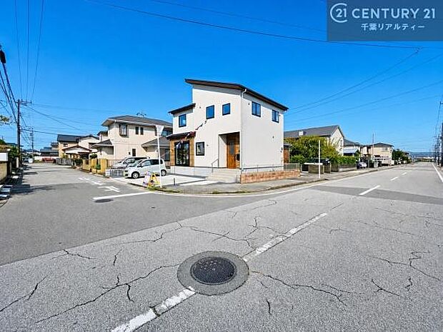 周辺環境や、お客様のご希望に合った物件も一緒にご案内を致します。住宅ローンアドバイザーによるご相談も承ります。当社はお問い合わせに即対応します！お待たせしません！