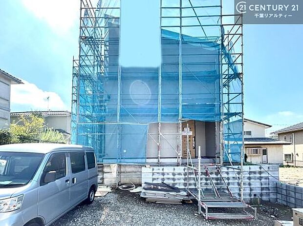 建築途中だからこそ分かる構造のしっかりさ。完成後は理想の住まいとしてお迎えします。これから仕上がる内装にも注目!新生活が楽しみになる住まいです。