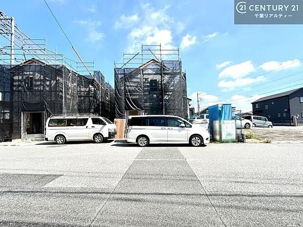 落ち着いた街並みが広がる閑静な住宅街に位置し、穏やかで心安らぐ暮らしを叶える住環境です。