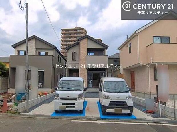 駐車スペースは2台分あります！セカンドカーはもちろん、バイクや自転車なども置き場所に困りません。