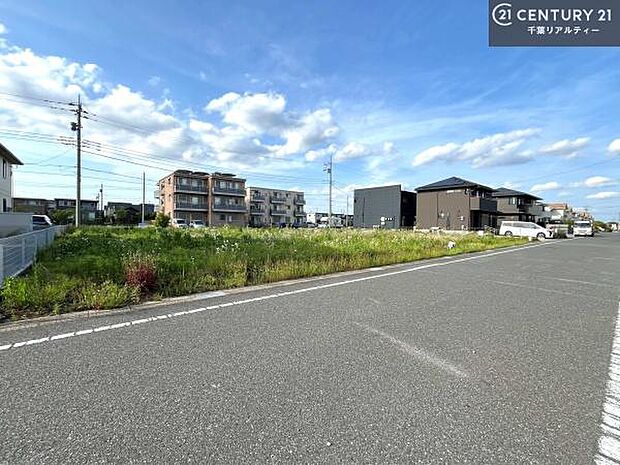 周辺環境や、お客様のご希望に合った物件も一緒にご案内を致します。住宅ローンアドバイザーによるご相談も承ります。当社はお問い合わせに即対応します!お待たせしません!