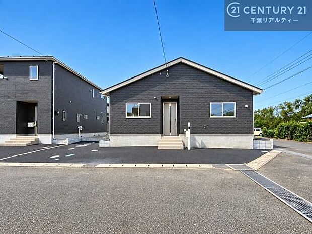 カースペース付きなのでマイカーをお持ちの方も安心ですね!ぜひ現地にてお確かめくださいませ!