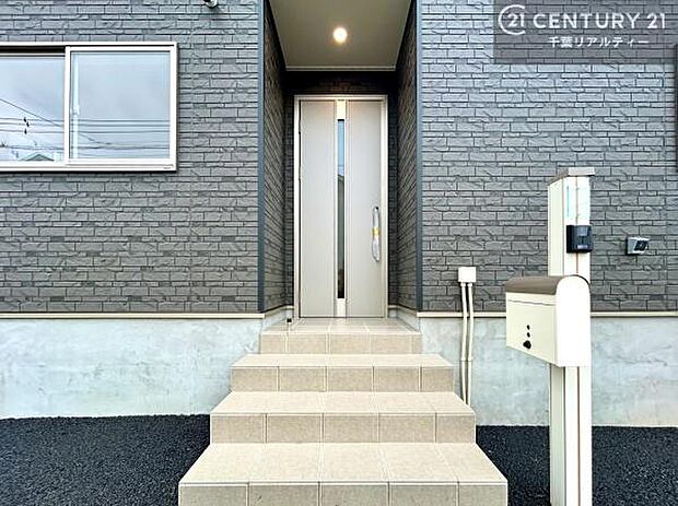 郵便ポスト付きで不在時でも荷物が受け取れてとっても便利!家にいなきゃいけないストレス回避!再配達の手間が省けます!