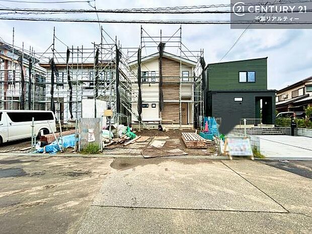 前面道路6ｍ！陽当り良好な立地です。車庫入れが苦手な方も安心ですね。