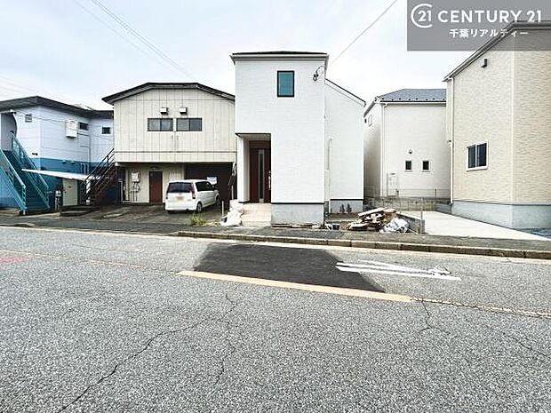 周辺環境や、お客様のご希望に合った物件も一緒にご案内を致します。住宅ローンアドバイザーによるご相談も承ります。当社はお問い合わせに即対応します!お待たせしません!