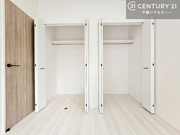 収納が充実しているからこそ、お部屋はいつも広々。掃除や片付けもラクになり、居心地の良い暮らしが続きます。