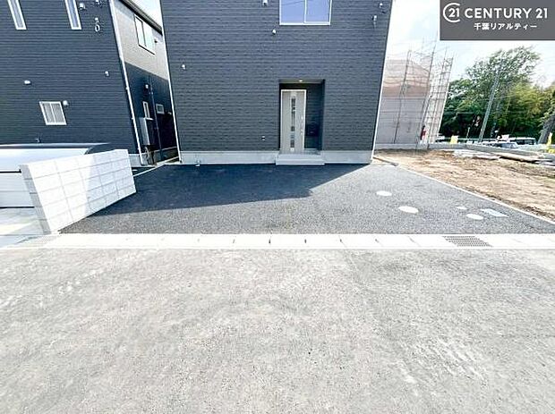 カースペース付きなのでマイカーをお持ちの方も安心ですね!ぜひ現地にてお確かめくださいませ!