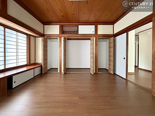 収納が充実しているからこそ、お部屋はいつも広々。掃除や片付けもラクになり、居心地の良い暮らしが続きます。