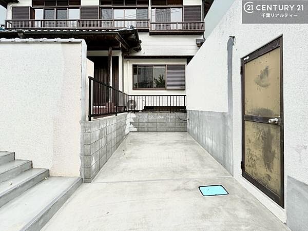 カースペース付きなのでマイカーをお持ちの方も安心ですね！ぜひ現地にてお確かめくださいませ！