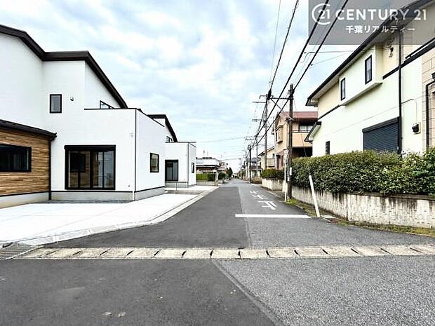 周辺環境や、お客様のご希望に合った物件も一緒にご案内を致します。住宅ローンアドバイザーによるご相談も承ります。当社はお問い合わせに即対応します!お待たせしません!