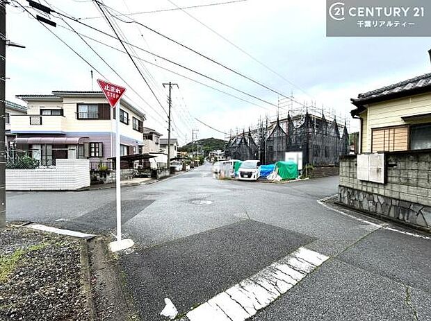 心ゆくまで現地をご覧いただけるよう、即日案内のご用意も整えております。お気軽にお問い合わせの上、理想の暮らしへの一歩をお進めください!
