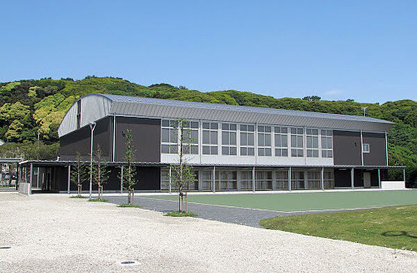 君津市立周西中学校まで2177m