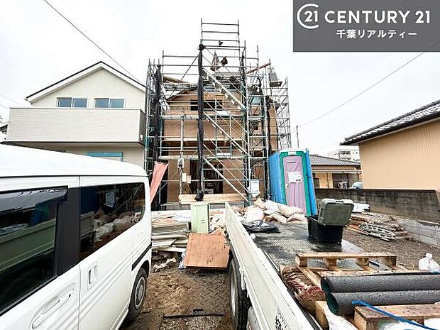 建築途中だからこそ分かる構造のしっかりさ。完成後は理想の住まいとしてお迎えします。これから仕上がる内装にも注目!新生活が楽しみになる住まいです。