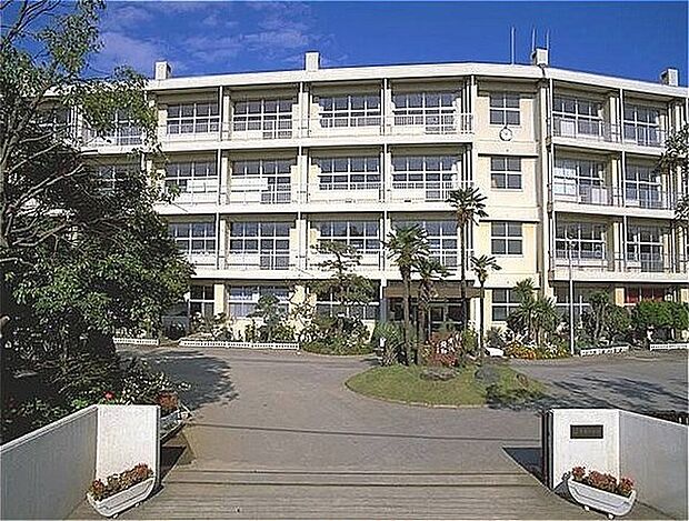 千葉市立幕張中学校まで700m