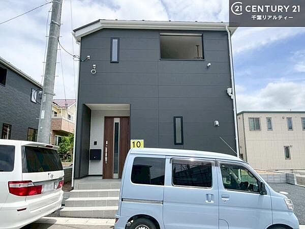 完成しました！当日のご案内が可能です。連絡いただければ、今すぐのご見学ができますのでお気軽にお問い合わせください。お仕事帰りにもどうぞ！