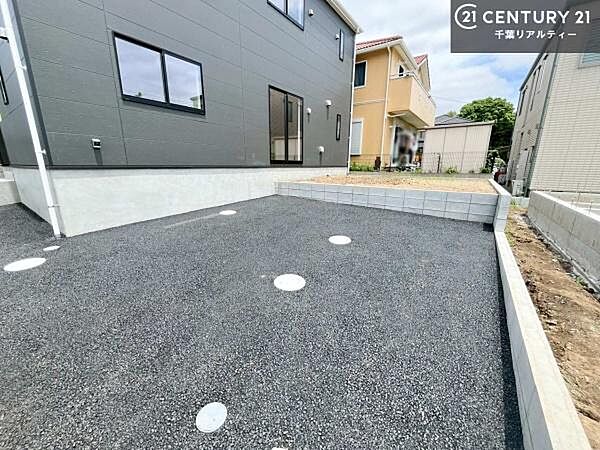カースペース付きなのでマイカーをお持ちの方も安心ですね！ぜひ現地にてお確かめくださいませ！