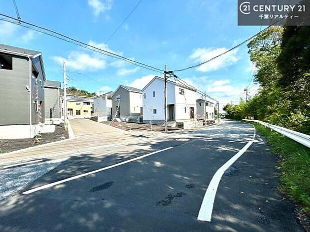 周辺環境や、お客様のご希望に合った物件も一緒にご案内を致します。住宅ローンアドバイザーによるご相談も承ります。当社はお問い合わせに即対応します!お待たせしません!