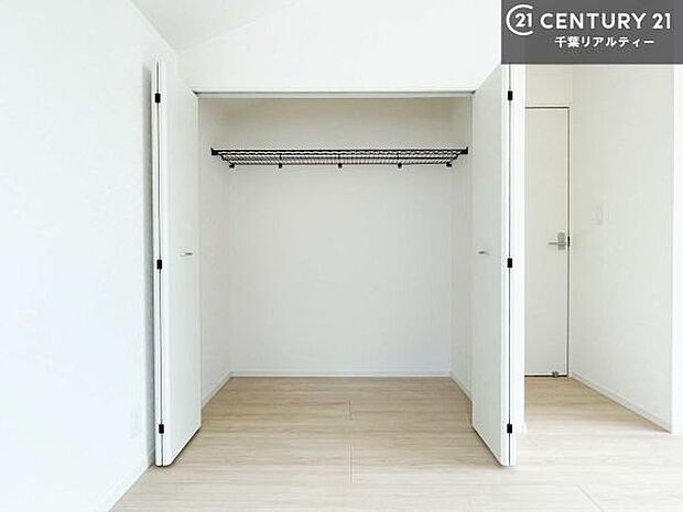 収納が充実しているからこそ、お部屋はいつも広々。掃除や片付けもラクになり、居心地の良い暮らしが続きます。