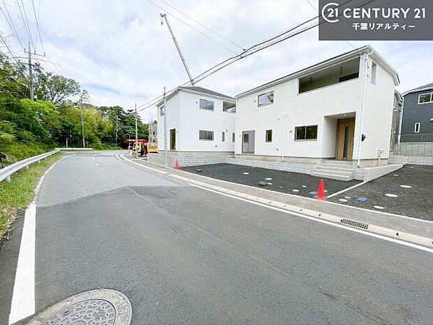 周辺環境や、お客様のご希望に合った物件も一緒にご案内を致します。住宅ローンアドバイザーによるご相談も承ります。当社はお問い合わせに即対応します!お待たせしません!