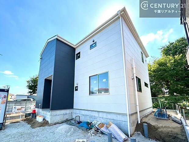 建築途中だからこそ分かる構造のしっかりさ。完成後は理想の住まいとしてお迎えします。これから仕上がる内装にも注目!新生活が楽しみになる住まいです。