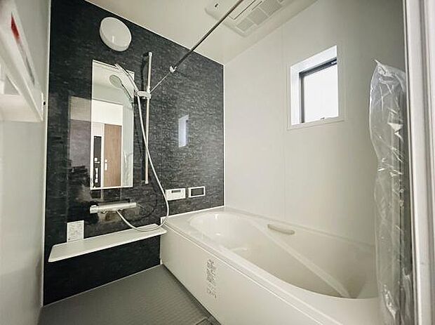 約1坪サイズのゆったりとしたバスルームは便利な浴室乾燥機能付♪