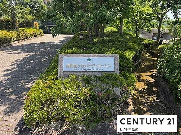 スーパー、小学校まで徒歩10分圏内と近く、買い物やお子様の通学にも安心です。