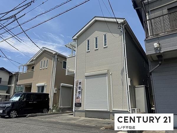 前面に棟がなく開放的。全居室に収納がございます。