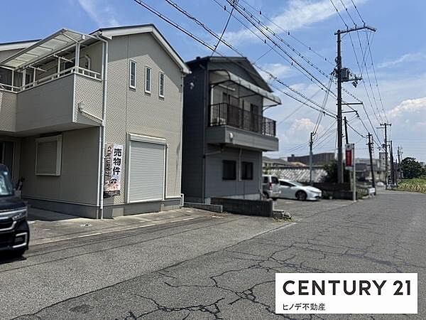 前面道路も広く、駐車が苦手な方も楽々駐車できます。