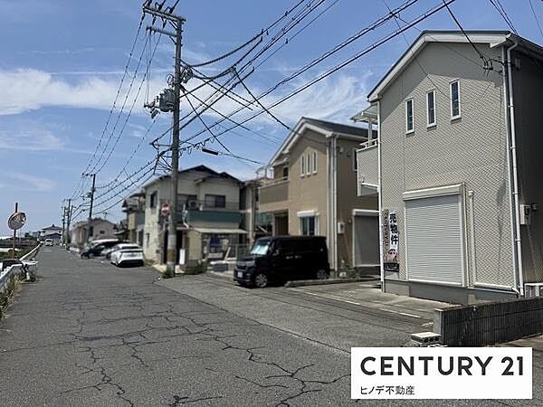 道路向かいには建物がないため、風通しも良好です。