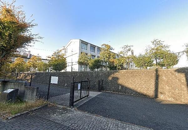 和泉市立北池田中学校まで1245m
