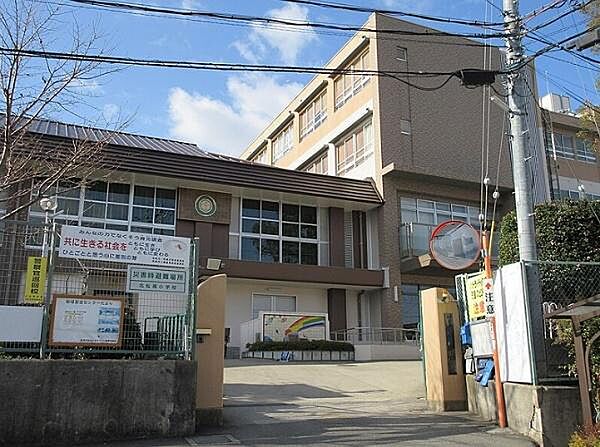 和泉市立北松尾小学校まで641m